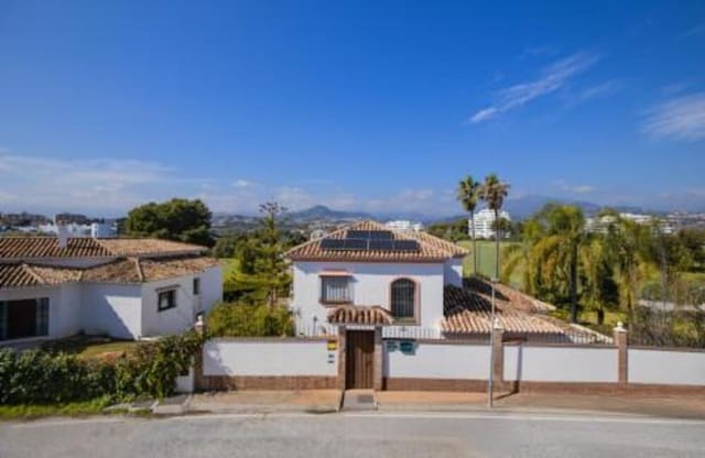 3 makuuhuone Omakotitalo myytävänä paikassa Guadalmina Alta, Marbella mukana 
autotalli - 760 000 € (Ref: 9883930)