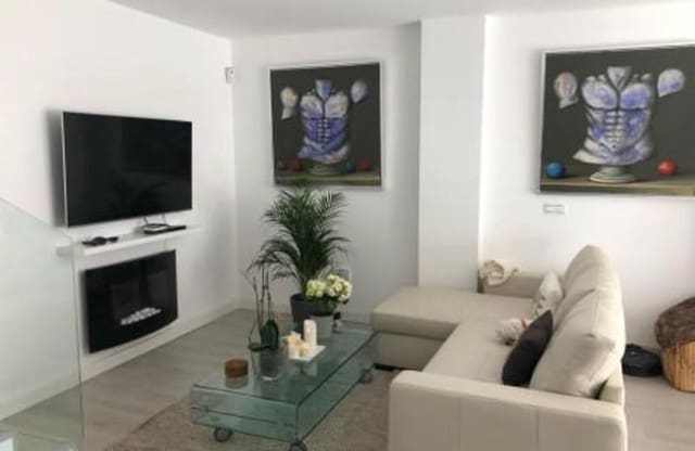 3 quarto Penthouse para venda em Lomas De Marbella, Marbella com piscina garagem - 675 000 € (Ref: 9883931)