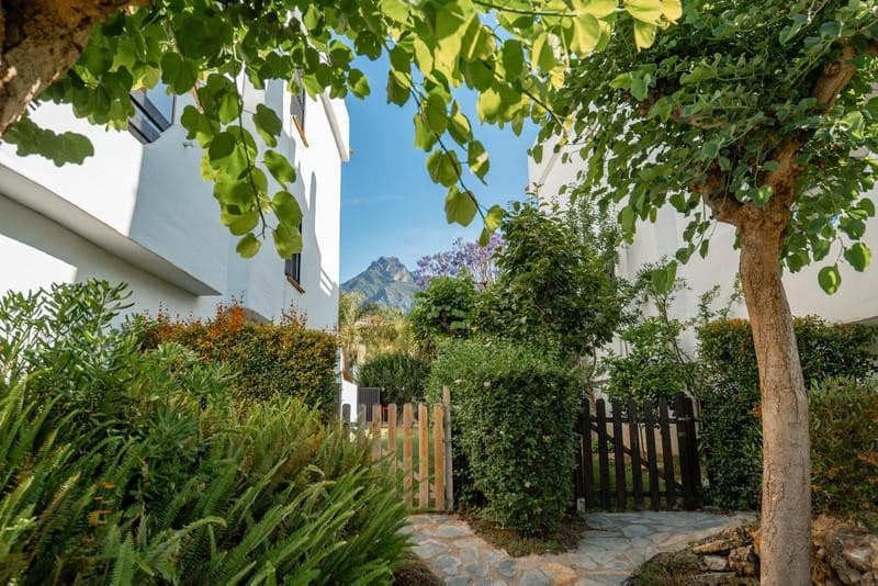 3 bedroom Townhouse for holiday rental in Marbella with pool garage - € 5,000 (Ref: 9883935)