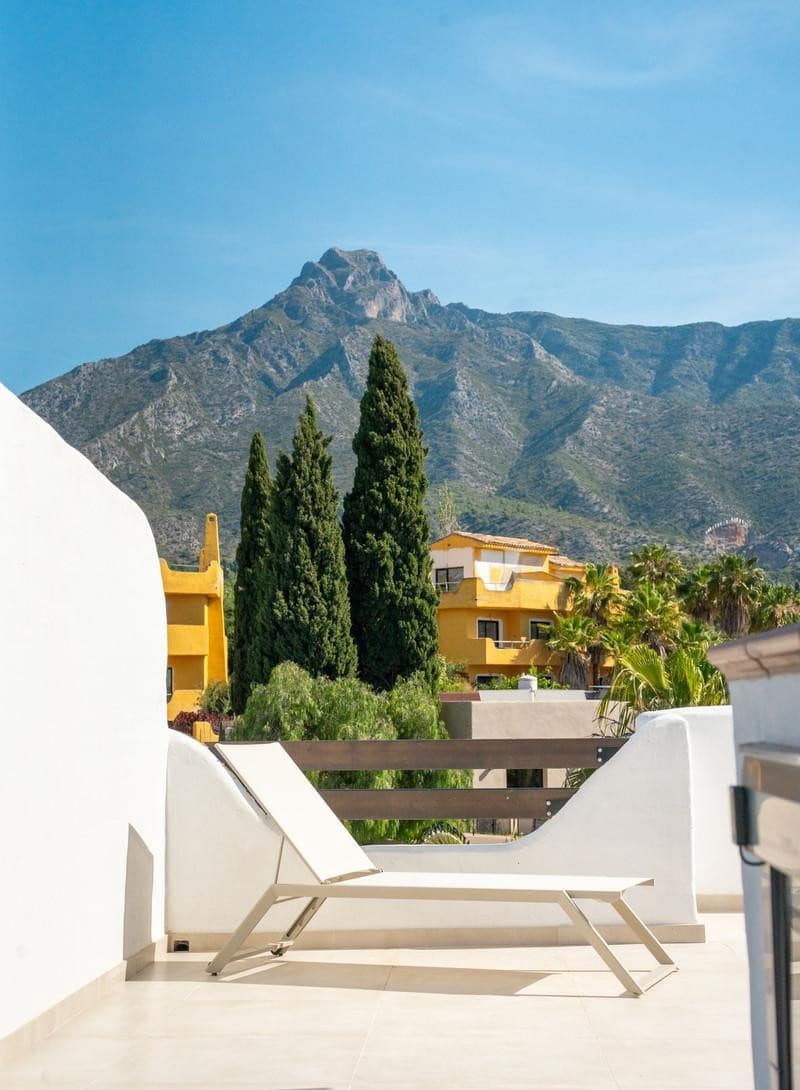 3 bedroom Townhouse for holiday rental in Marbella with pool garage - € 5,000 (Ref: 9883935)