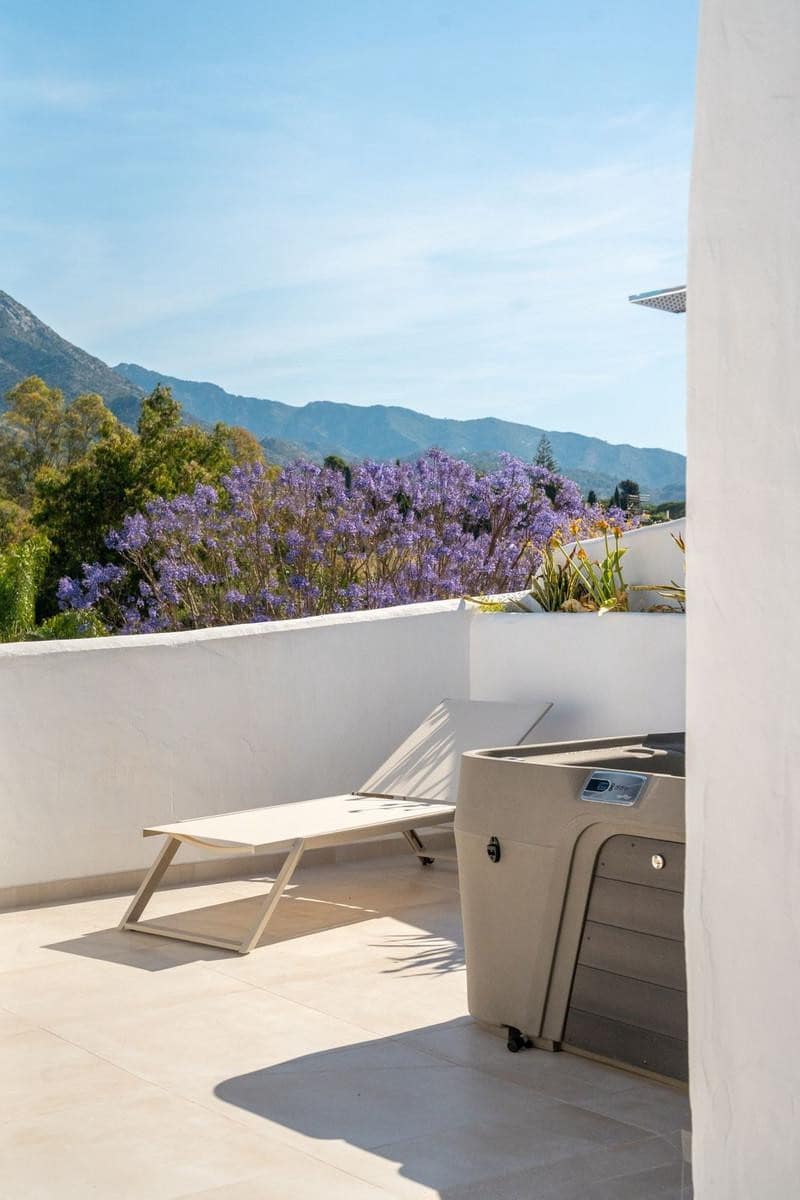 3 bedroom Townhouse for holiday rental in Marbella with pool garage - € 5,000 (Ref: 9883935)
