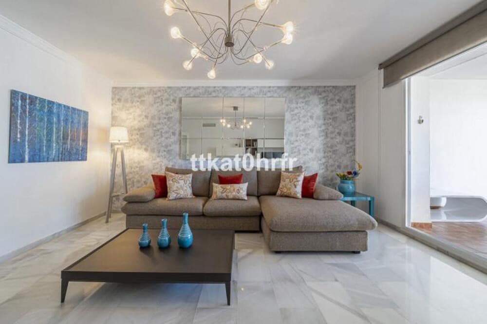 Appartement de 2 chambres à louer à Marbella avec piscine garage - 2 500 € (Ref: 9889664)