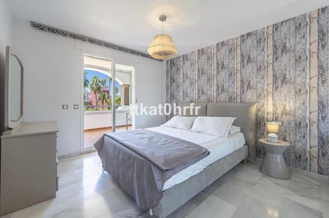 Appartement de 2 chambres à louer à Lomas De Marbella, Marbella - 2 500 € (Ref: 9889664)