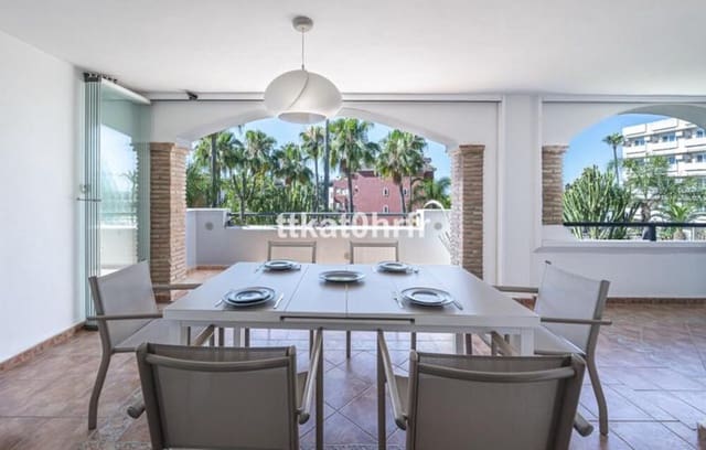 Appartement de 2 chambres à louer à Lomas De Marbella, Marbella - 2 500 € (Ref: 9889664)
