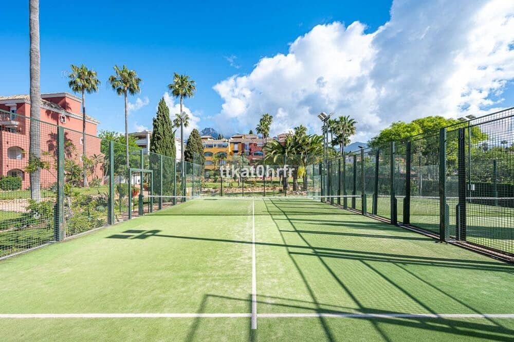 Appartement de 2 chambres à louer à Marbella avec piscine garage - 2 500 € (Ref: 9889664)