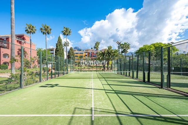 Appartement de 2 chambres à louer à Lomas De Marbella, Marbella - 2 500 € (Ref: 9889664)