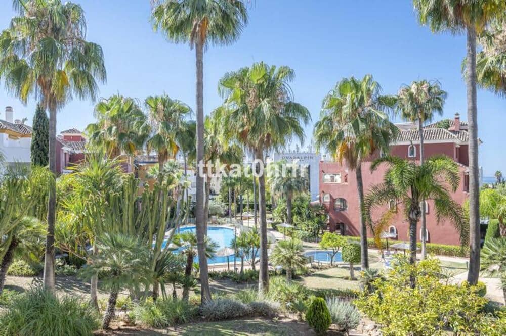 Appartement de 2 chambres à louer à Marbella avec piscine garage - 2 500 € (Ref: 9889664)
