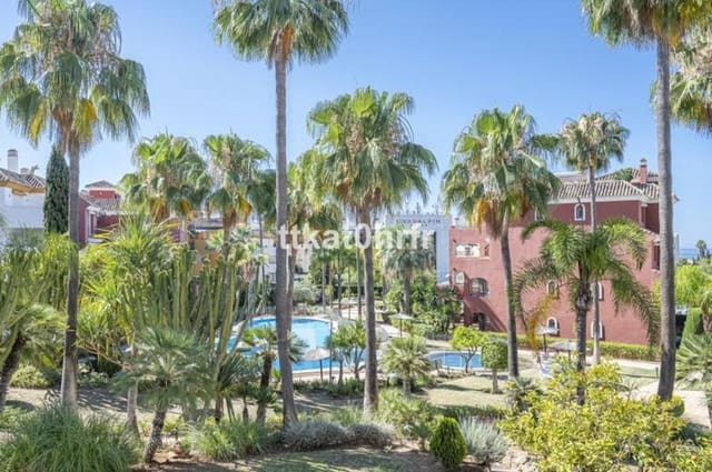 Appartement de 2 chambres à louer à Lomas De Marbella, Marbella - 2 500 € (Ref: 9889664)