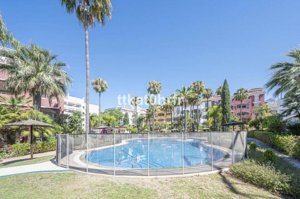 2 makuuhuone Huoneisto lomavuokrausta paikassa Marbella mukana uima-altaan 
autotalli - 2 450 € (Ref: 9889665)