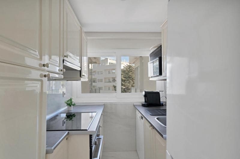 2 Zimmer Apartment zu vermieten in Marbella mit Pool Garage - 2.400 € (Ref: 9889666)