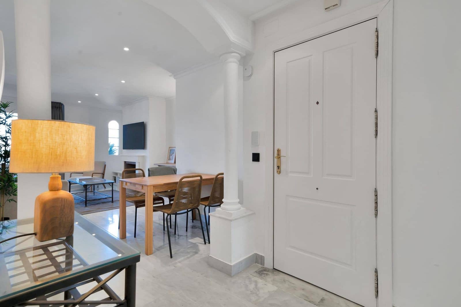 2 bedroom Apartment for rent in Marbella with pool garage - € 3,000 (Ref: 9889668)