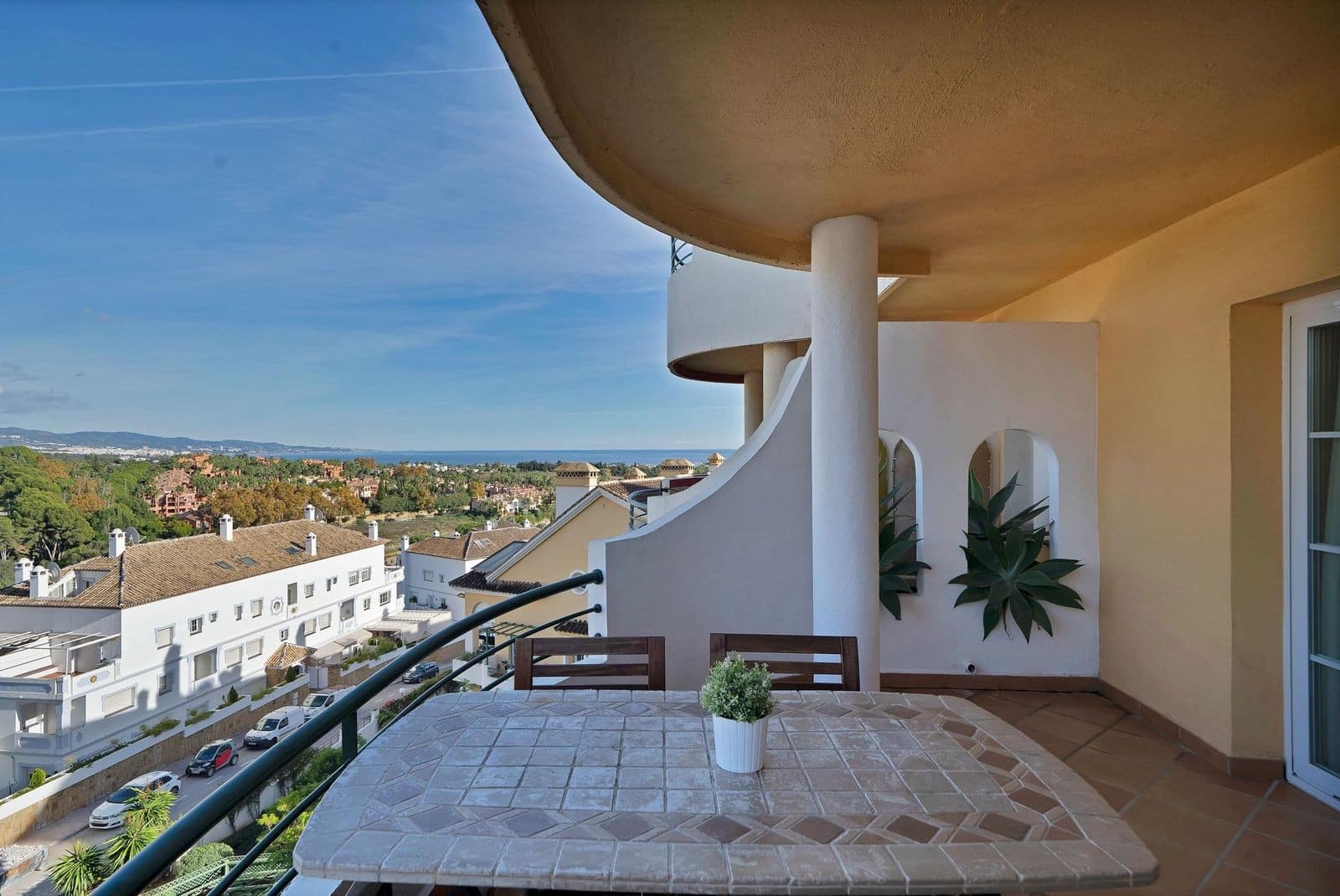 2 bedroom Apartment for rent in Marbella with pool garage - € 3,000 (Ref: 9889668)
