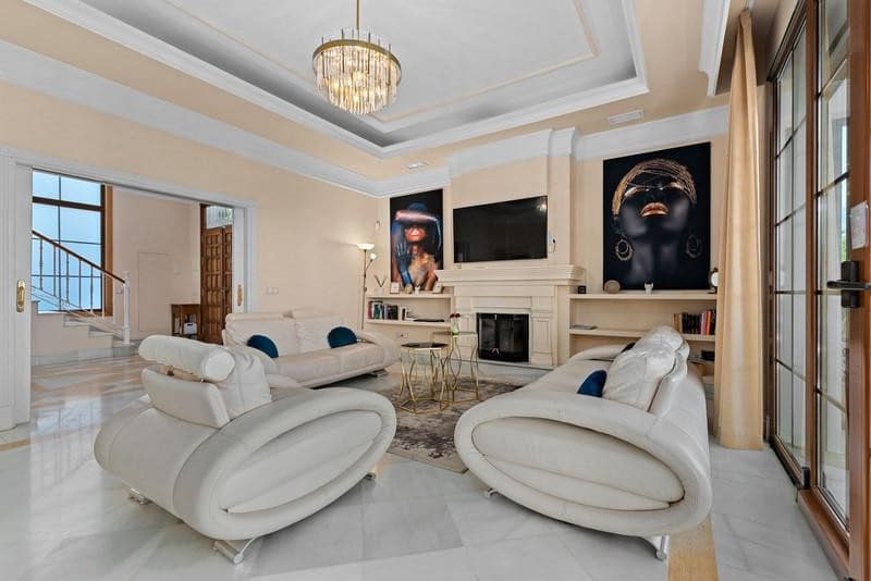 6 sypialnia Willa do wynajęcia w Marbella z basenem garażem - 14 000 € (Ref: 9889669)