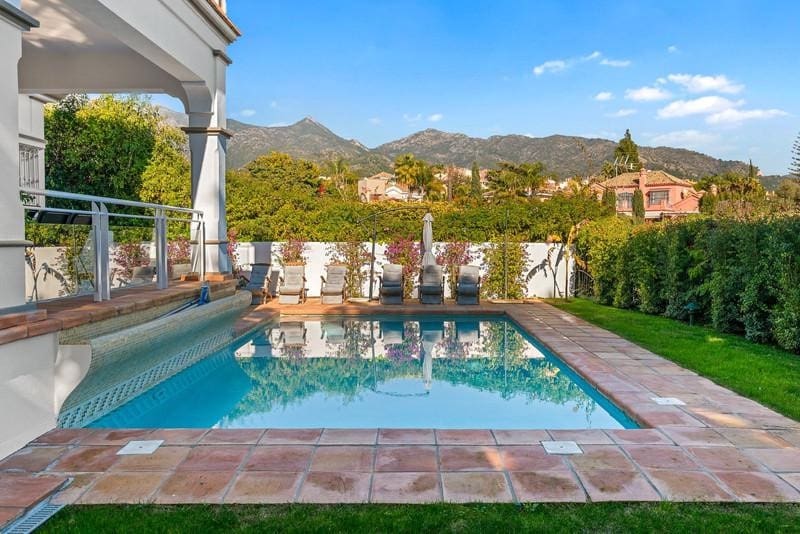 6 sypialnia Willa do wynajęcia w Marbella z basenem garażem - 14 000 € (Ref: 9889669)