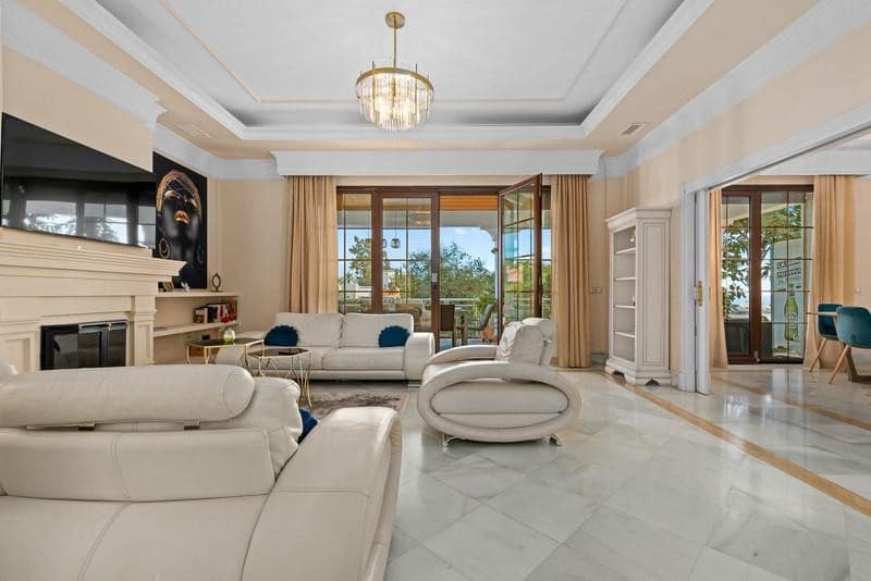 6 sypialnia Willa do wynajęcia w Marbella z basenem garażem - 14 000 € (Ref: 9889669)
