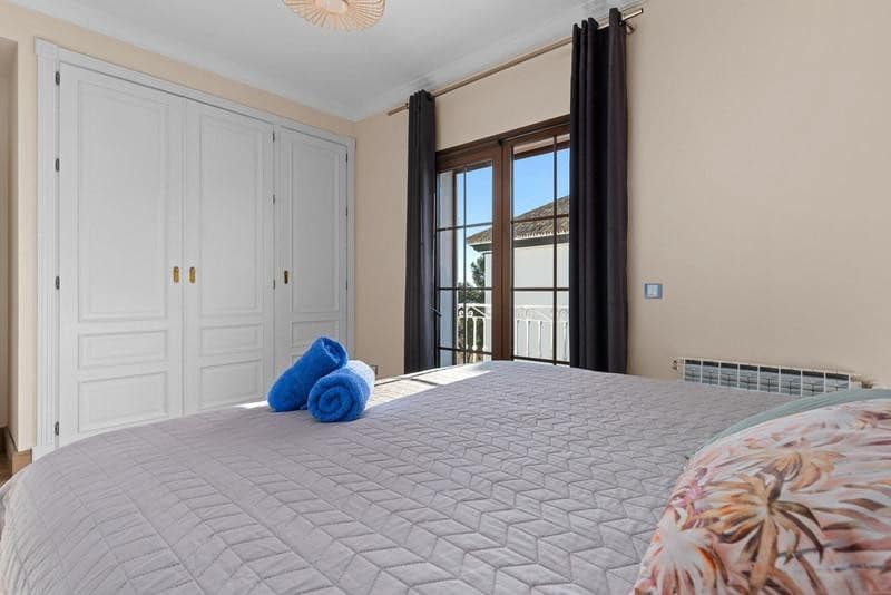 6 sypialnia Willa do wynajęcia w Marbella z basenem garażem - 14 000 € (Ref: 9889669)