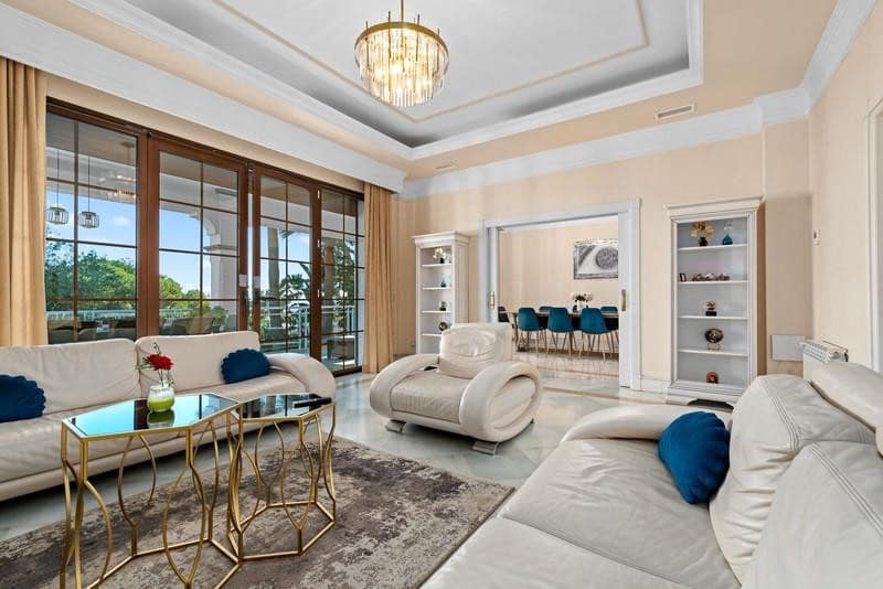 6 sypialnia Willa do wynajęcia w Marbella z basenem garażem - 14 000 € (Ref: 9889669)