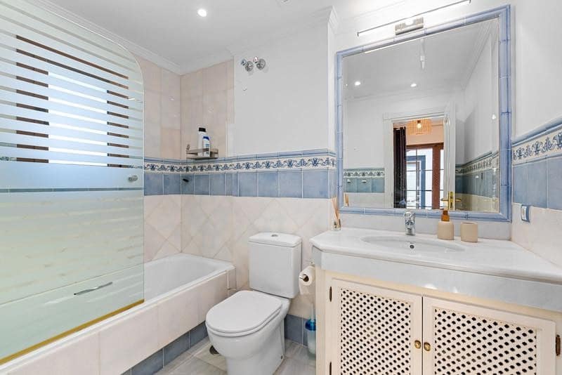 6 sypialnia Willa do wynajęcia w Marbella z basenem garażem - 14 000 € (Ref: 9889669)