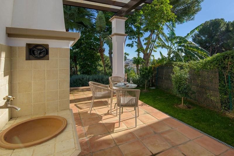6 sypialnia Willa do wynajęcia w Marbella z basenem garażem - 14 000 € (Ref: 9889669)
