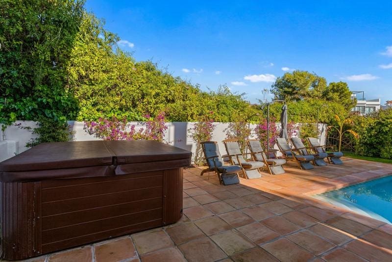 6 sypialnia Willa do wynajęcia w Marbella z basenem garażem - 14 000 € (Ref: 9889669)
