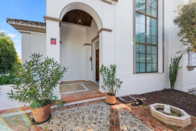 6 sypialnia Willa do wynajęcia w Marbella z basenem garażem - 14 000 € (Ref: 9889669)