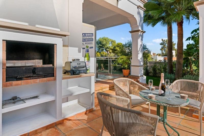 6 sypialnia Willa do wynajęcia w Marbella z basenem garażem - 14 000 € (Ref: 9889669)