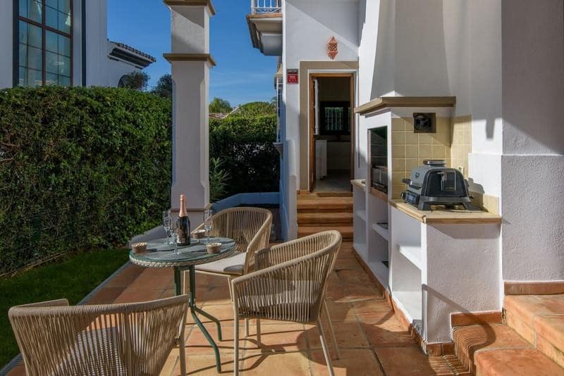 6 sypialnia Willa do wynajęcia w Marbella z basenem garażem - 14 000 € (Ref: 9889669)