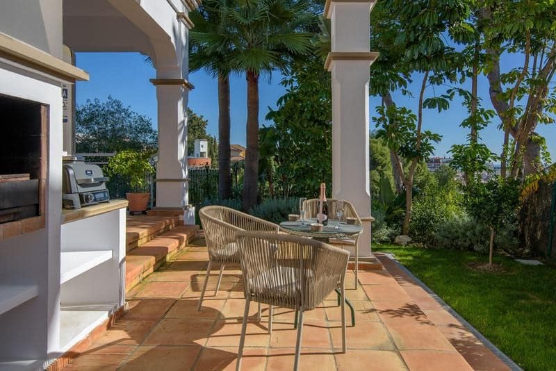 6 sypialnia Willa do wynajęcia w Marbella z basenem garażem - 14 000 € (Ref: 9889669)