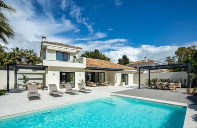 Chalet de 4 habitaciones en Nueva Alcántara, Marbella en venta con piscina garaje - 3.295.000 € (Ref: 9891521)