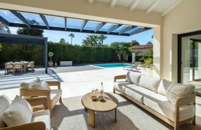 Chalet de 4 habitaciones en Nueva Alcántara, Marbella en venta con piscina garaje - 3.295.000 € (Ref: 9891521)