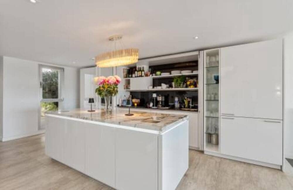 3 slaapkamer Huis voor vakantieverhuur in Marbella met zwembad garage - € 8.000 (Ref: 9891524)