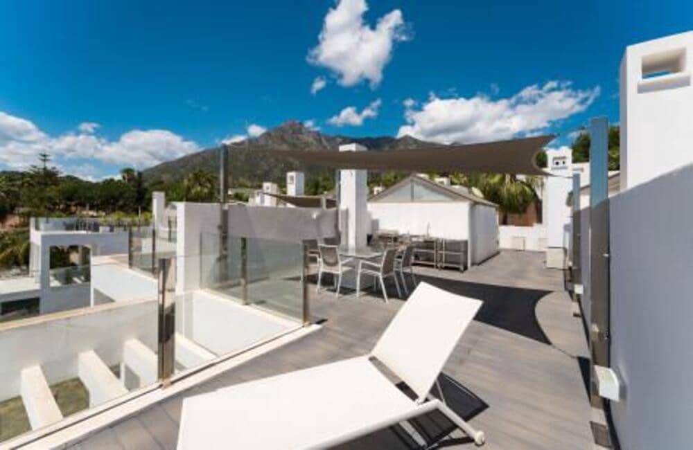 3 slaapkamer Huis voor vakantieverhuur in Marbella met zwembad garage - € 8.000 (Ref: 9891524)