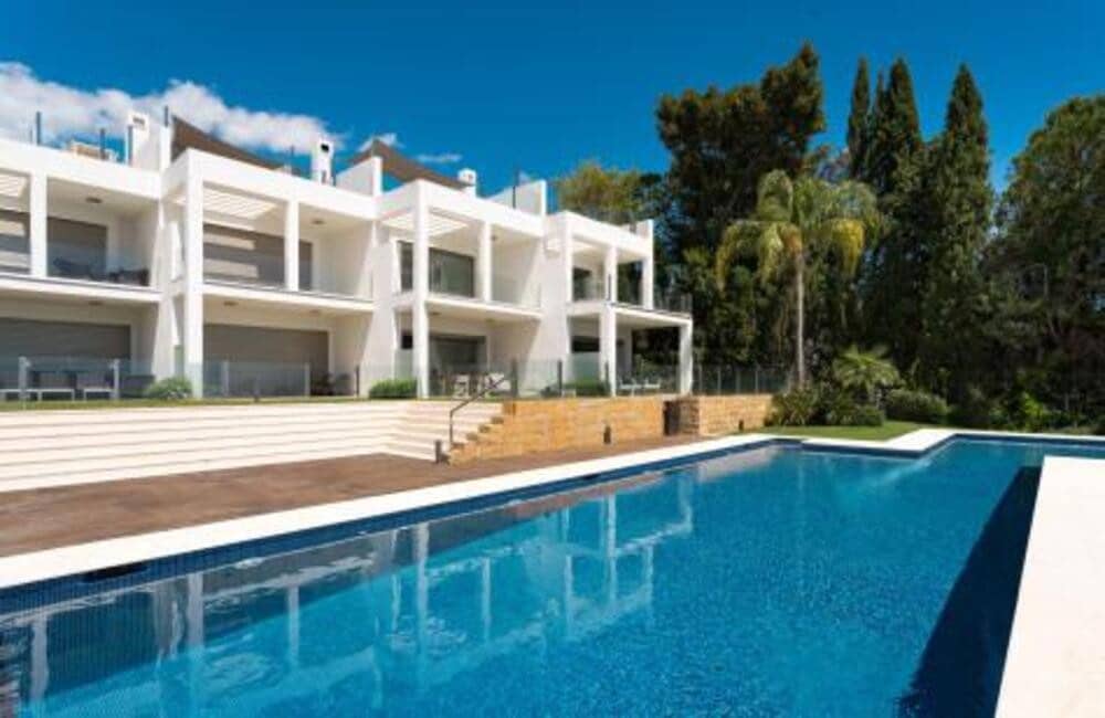 3 slaapkamer Huis voor vakantieverhuur in Marbella met zwembad garage - € 8.000 (Ref: 9891524)