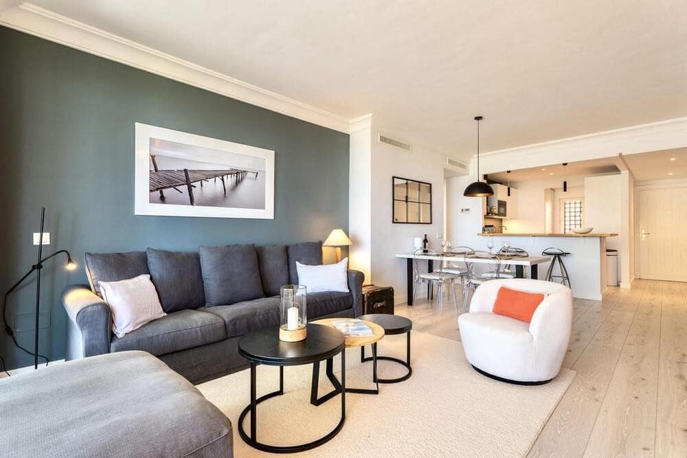 Apartamento de 2 habitaciones en Benahavís en alquiler con piscina garaje - 3.000 € (Ref: 9893620)