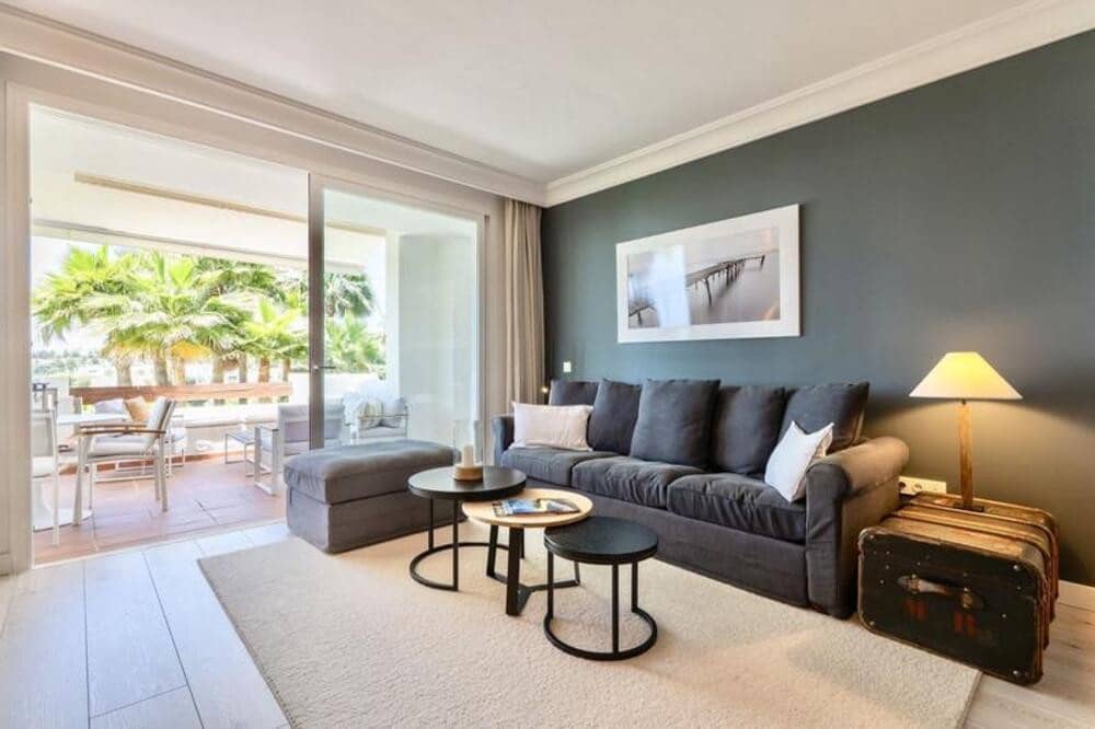Apartamento de 2 habitaciones en Benahavís en alquiler con piscina garaje - 3.000 € (Ref: 9893620)