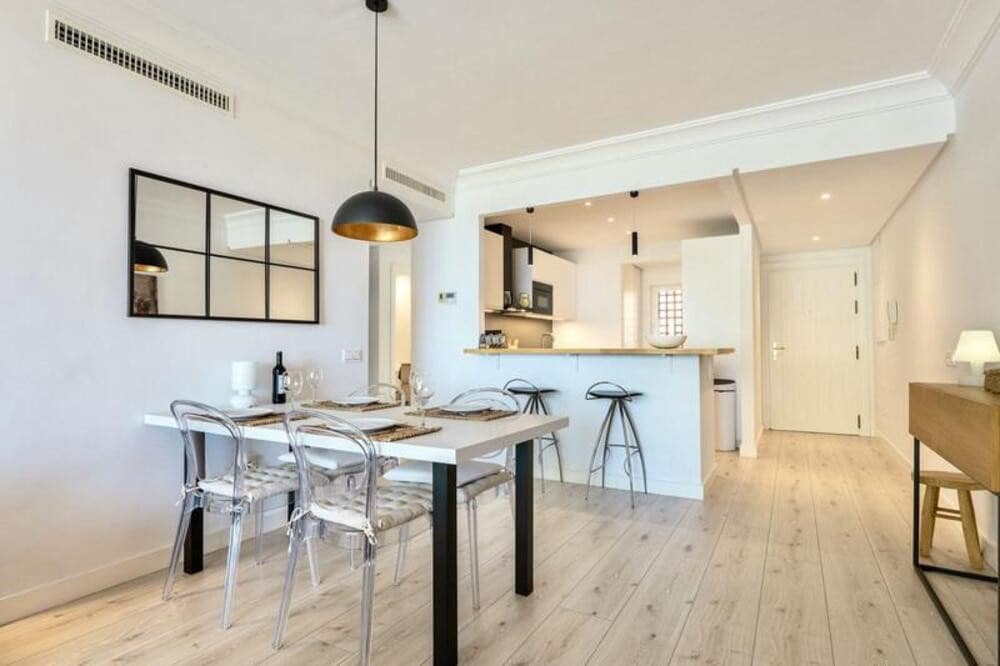 Apartamento de 2 habitaciones en Benahavís en alquiler con piscina garaje - 3.000 € (Ref: 9893620)
