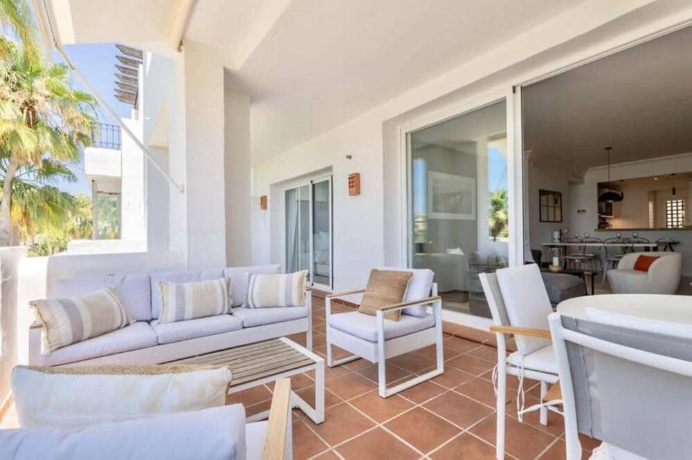 Apartamento de 2 habitaciones en Benahavís en alquiler con piscina garaje - 3.000 € (Ref: 9893620)