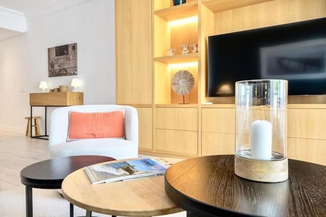 Apartamento de 2 habitaciones en Los Arqueros - Puerto del Almendro, Benahavís en alquiler con piscina garaje - 3.000 € (Ref: 9893620)