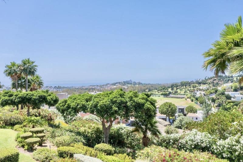 Apartamento de 2 habitaciones en Benahavís en alquiler con piscina garaje - 3.000 € (Ref: 9893620)
