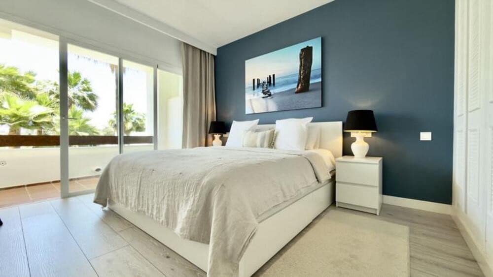 Apartamento de 2 habitaciones en Benahavís en alquiler con piscina garaje - 3.000 € (Ref: 9893620)