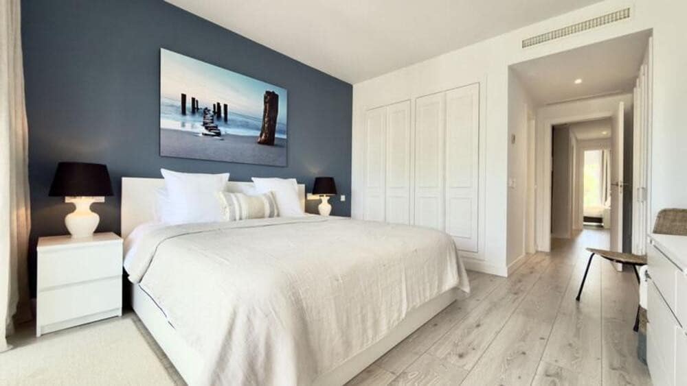 Apartamento de 2 habitaciones en Benahavís en alquiler con piscina garaje - 3.000 € (Ref: 9893620)