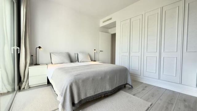 Apartamento de 2 habitaciones en Los Arqueros - Puerto del Almendro, Benahavís en alquiler con piscina garaje - 3.000 € (Ref: 9893620)