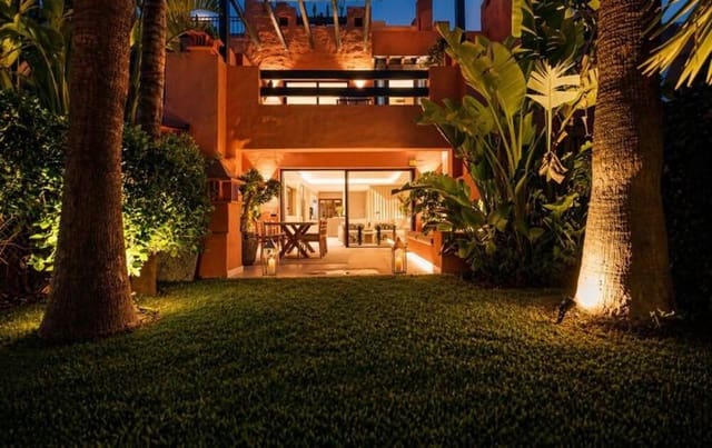3 sypialnia Dom do wynajęcia w Lomas De Marbella, Marbella z basenem garażem - 16 000 € (Ref: 9893621)