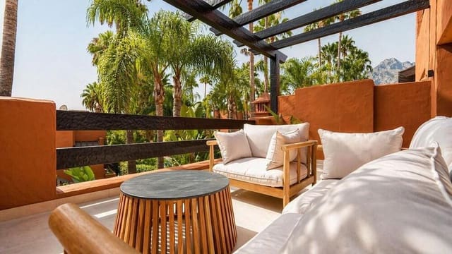3 sypialnia Dom do wynajęcia w Lomas De Marbella, Marbella z basenem garażem - 16 000 € (Ref: 9893621)