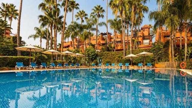 3 sypialnia Dom do wynajęcia w Lomas De Marbella, Marbella z basenem garażem - 16 000 € (Ref: 9893621)