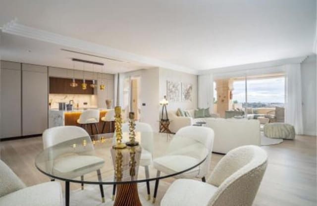 4 slaapkamer Penthouse te koop in Los Naranjos, Marbella met zwembad garage - € 2.495.000 (Ref: 9893622)