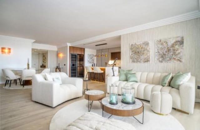 4 slaapkamer Penthouse te koop in Los Naranjos, Marbella met zwembad garage - € 2.495.000 (Ref: 9893622)