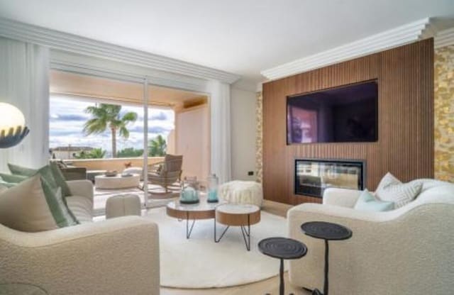 4 slaapkamer Penthouse te koop in Los Naranjos, Marbella met zwembad garage - € 2.495.000 (Ref: 9893622)