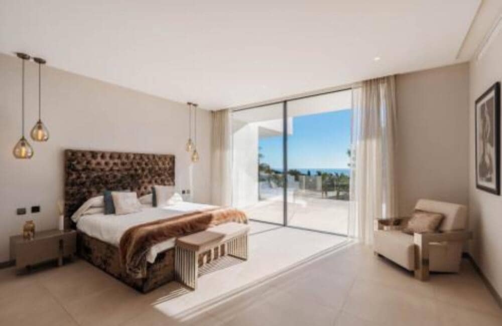 5 soverom Villa til salgs i El Madronal med svømmebasseng garasje - € 5 990 000 (Ref: 9893623)