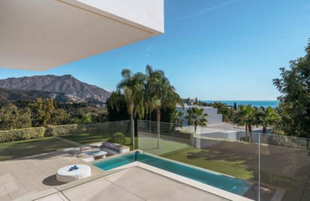5 soverom Villa til salgs i El Madronal med svømmebasseng garasje - € 5 990 000 (Ref: 9893623)